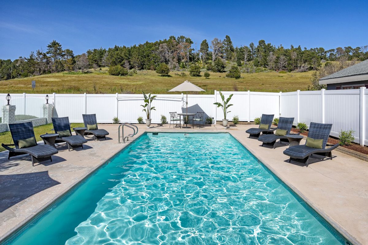 Fireside Inn on Moonstone Beach — photo