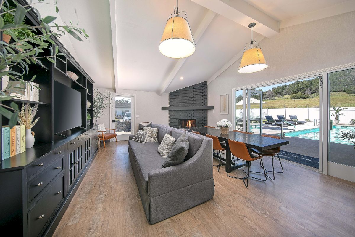 Fireside Inn on Moonstone Beach — photo