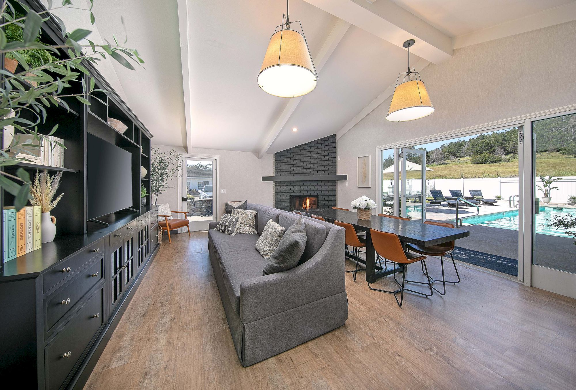 Fireside Inn on Moonstone Beach
